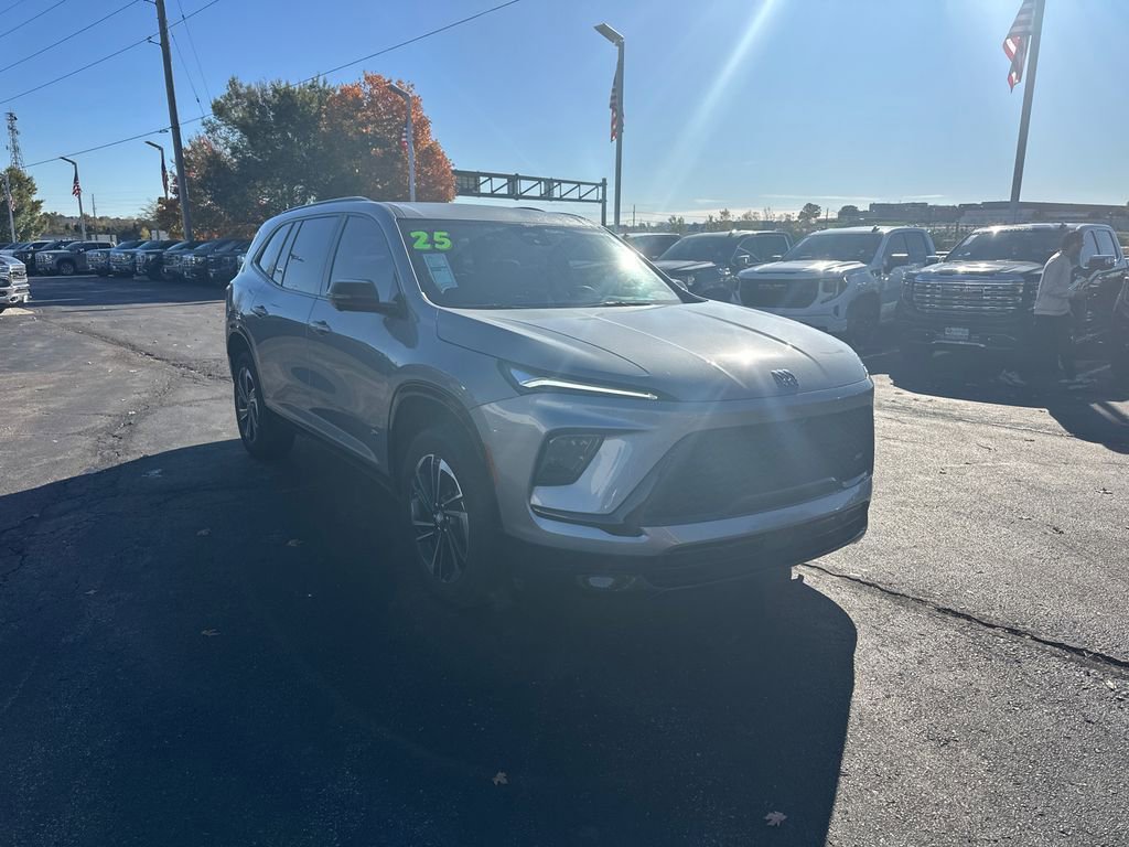 Used 2025 Buick Enclave Sport Touring image 4