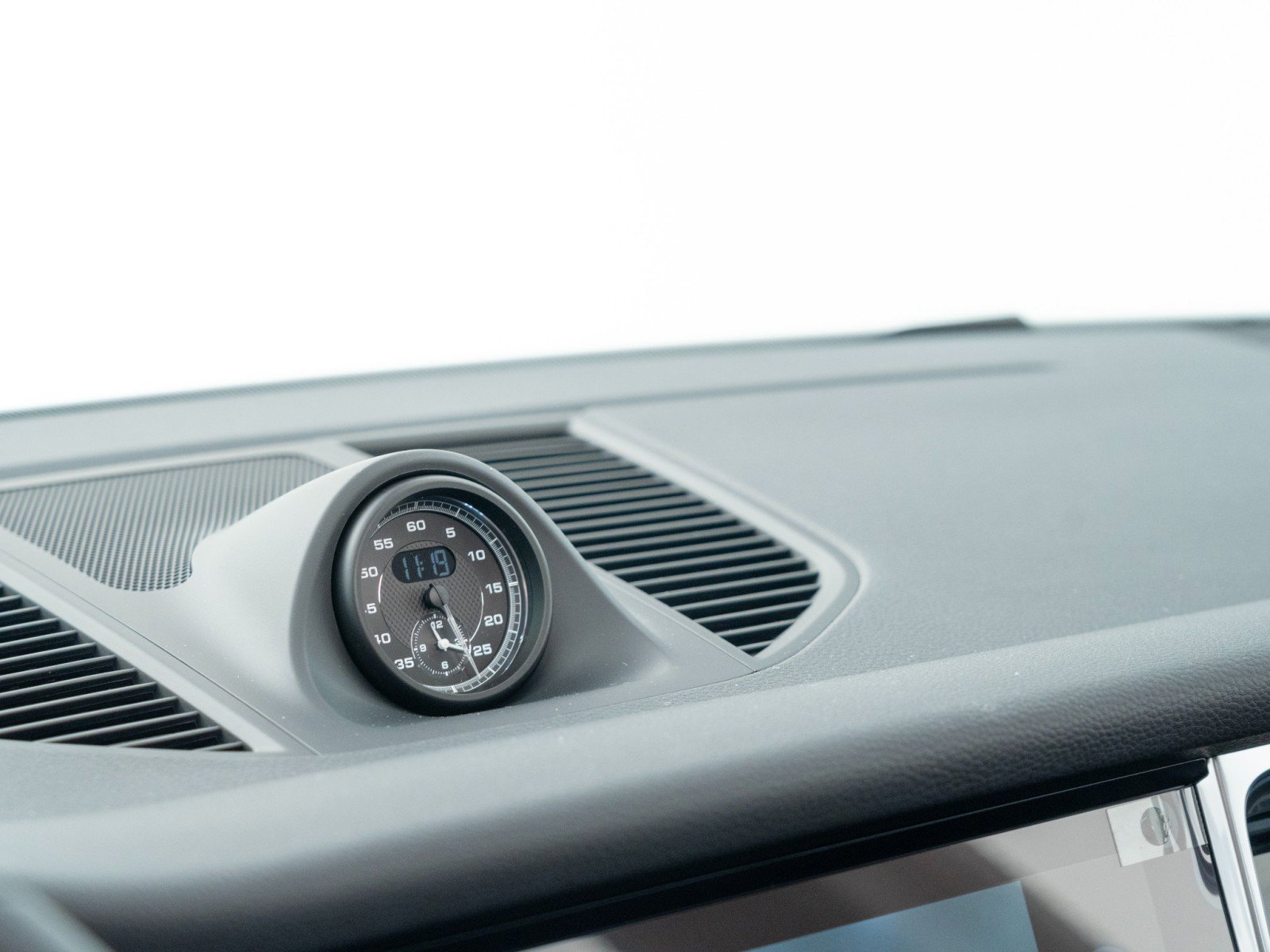 New 2026 Porsche Macan image 28