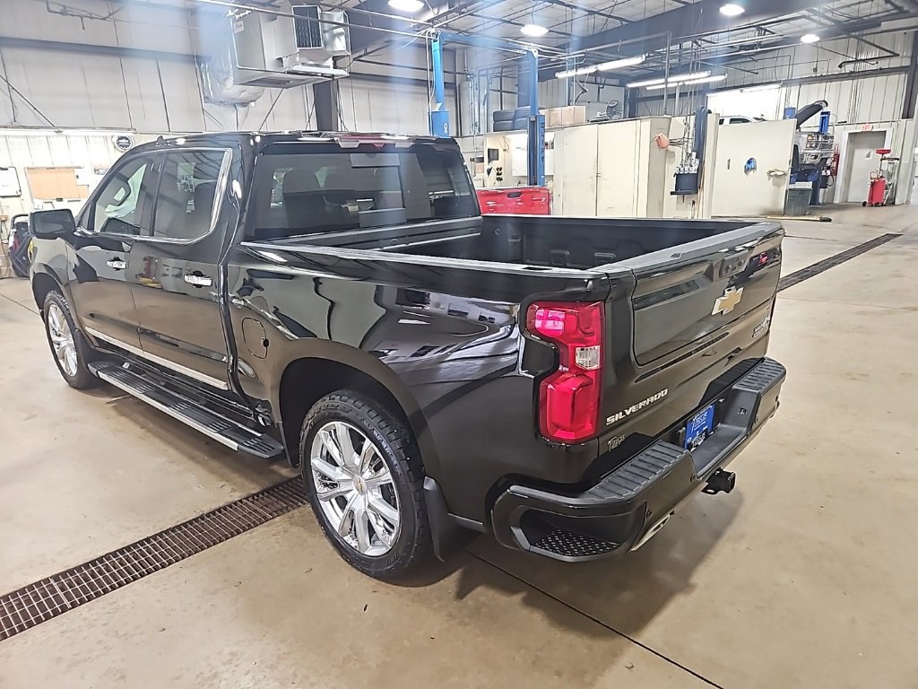 Used 2024 Chevrolet Silverado 1500 High Country w/ High Country Premium Package image 5