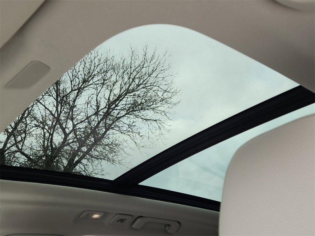 New 2025 Volvo XC60 B5 Plus w/ Protection Package Premier image 16