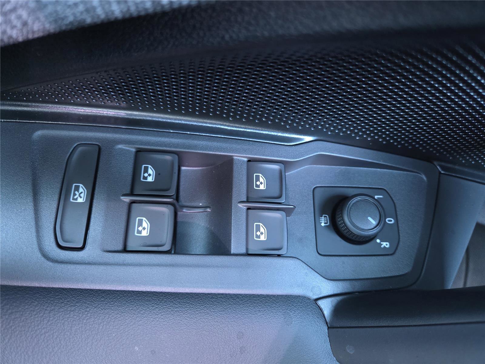 New 2026 Volkswagen Tiguan S image 13