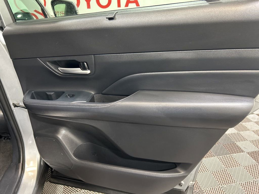 Used 2025 Toyota Grand Highlander AWD image 12