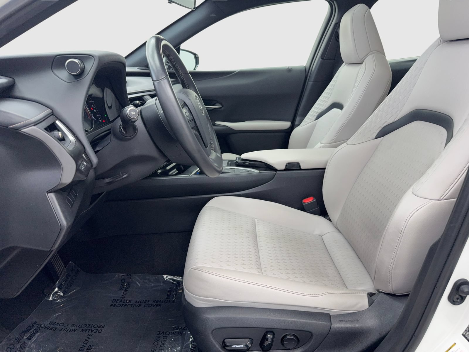 Used 2022 Lexus UX 200 w/ Accessory Package (Z2) FWD image 17