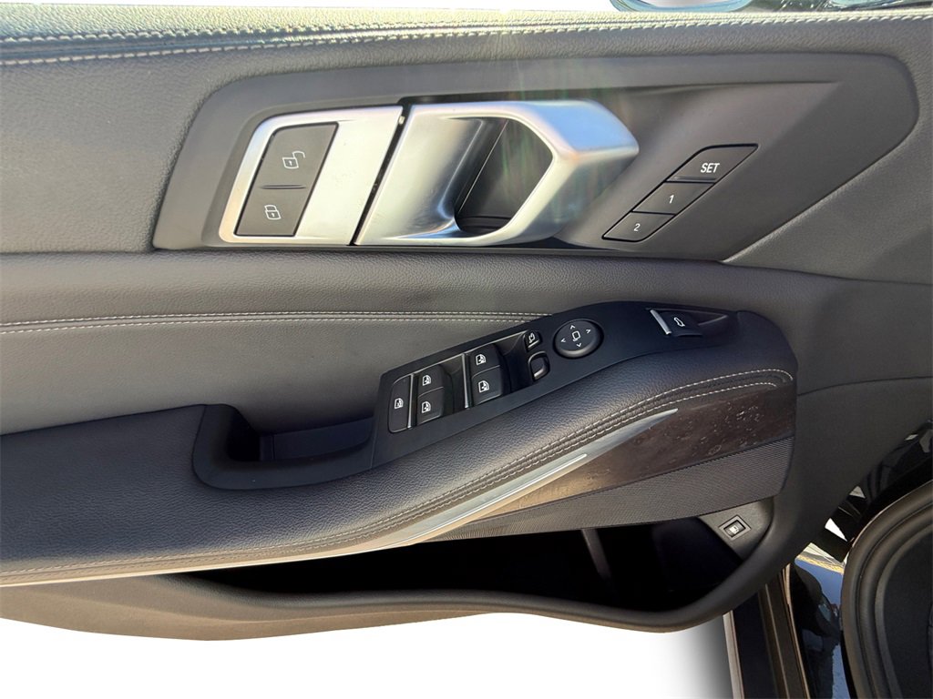 Used 2021 BMW X5 xDrive45e w/ Parking Assistance Package image 11