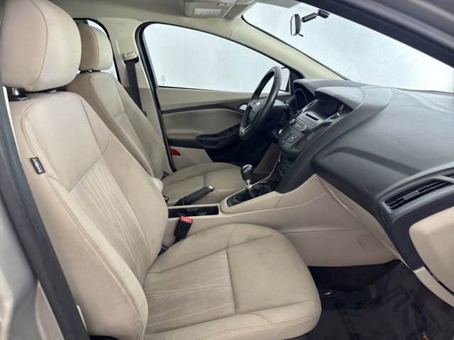 Used 2015 Ford Focus SE w/ SE Cold Weather Package image 22
