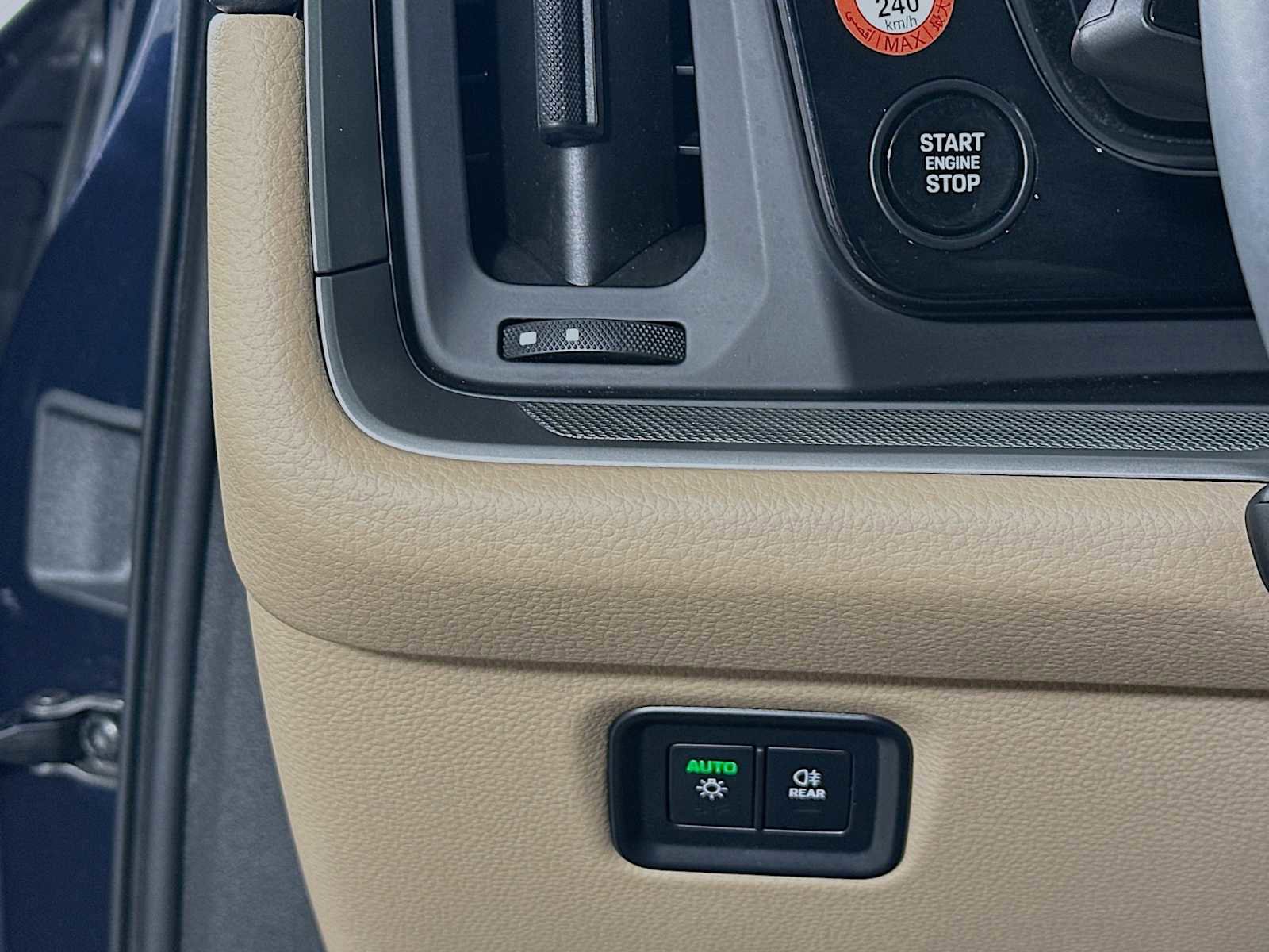 Certified 2025 Porsche Cayenne image 13