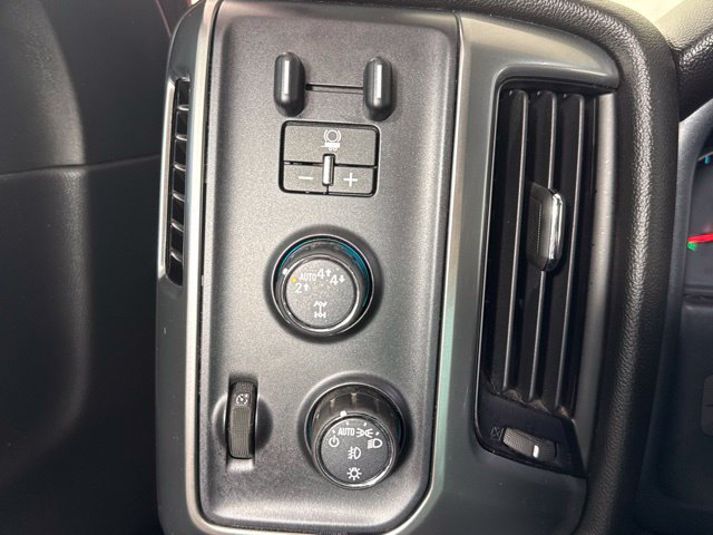 Used 2018 Chevrolet Silverado 1500 LT w/ All Star Edition AWD/4WD image 19
