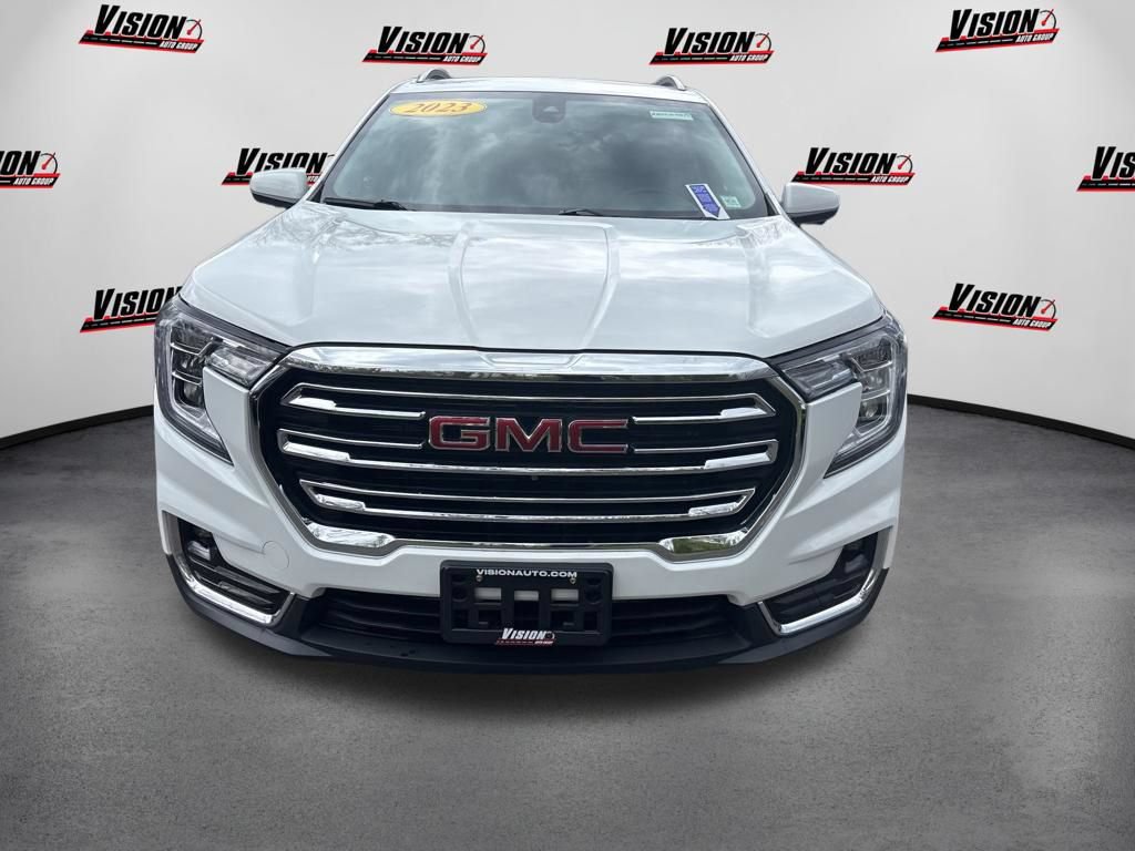 Used 2023 GMC Terrain SLT FWD image 2