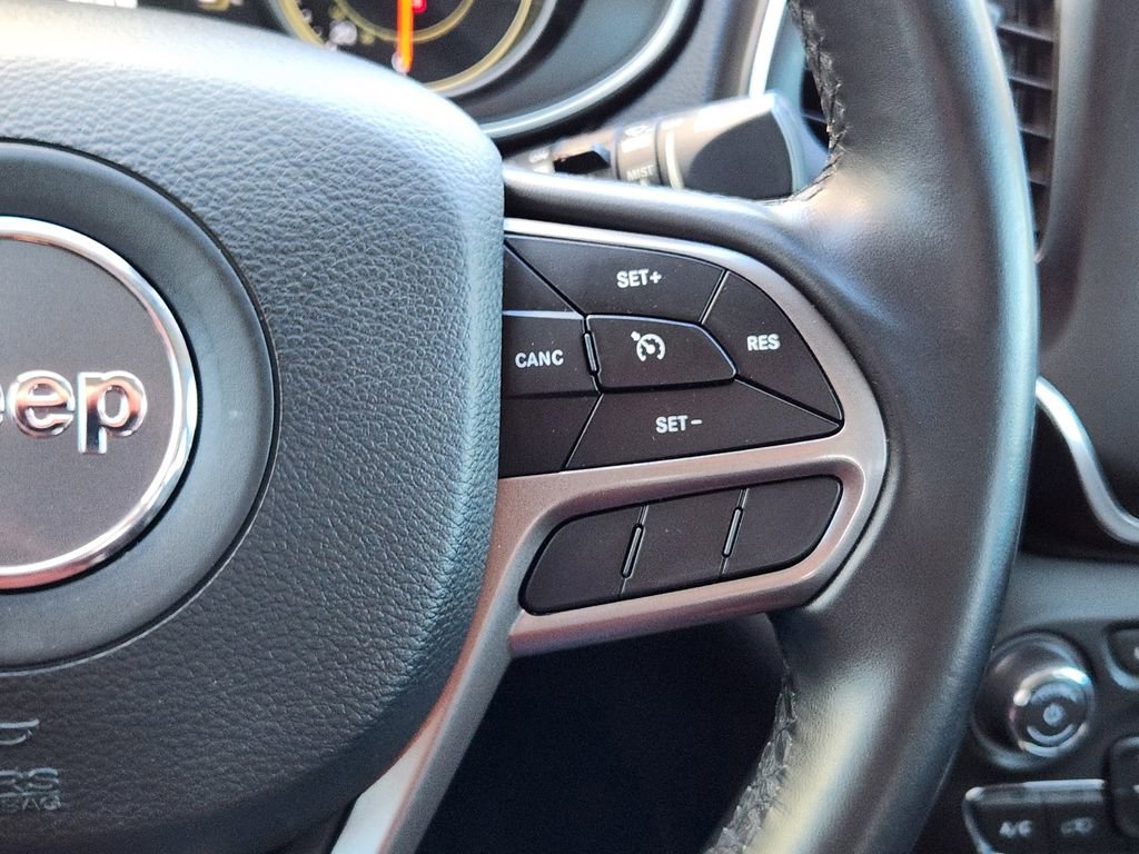 Used 2020 Jeep Cherokee Latitude Plus image 19