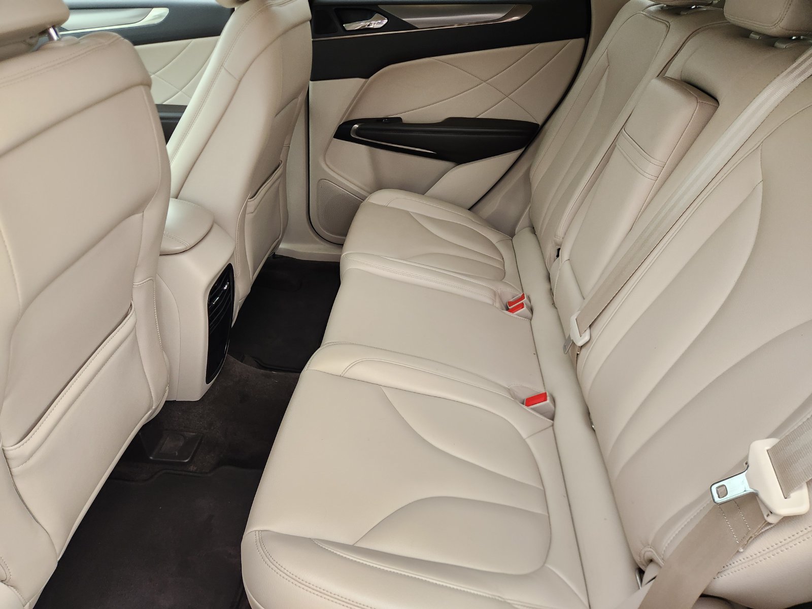 Used 2017 Lincoln MKC Premiere FWD image 35