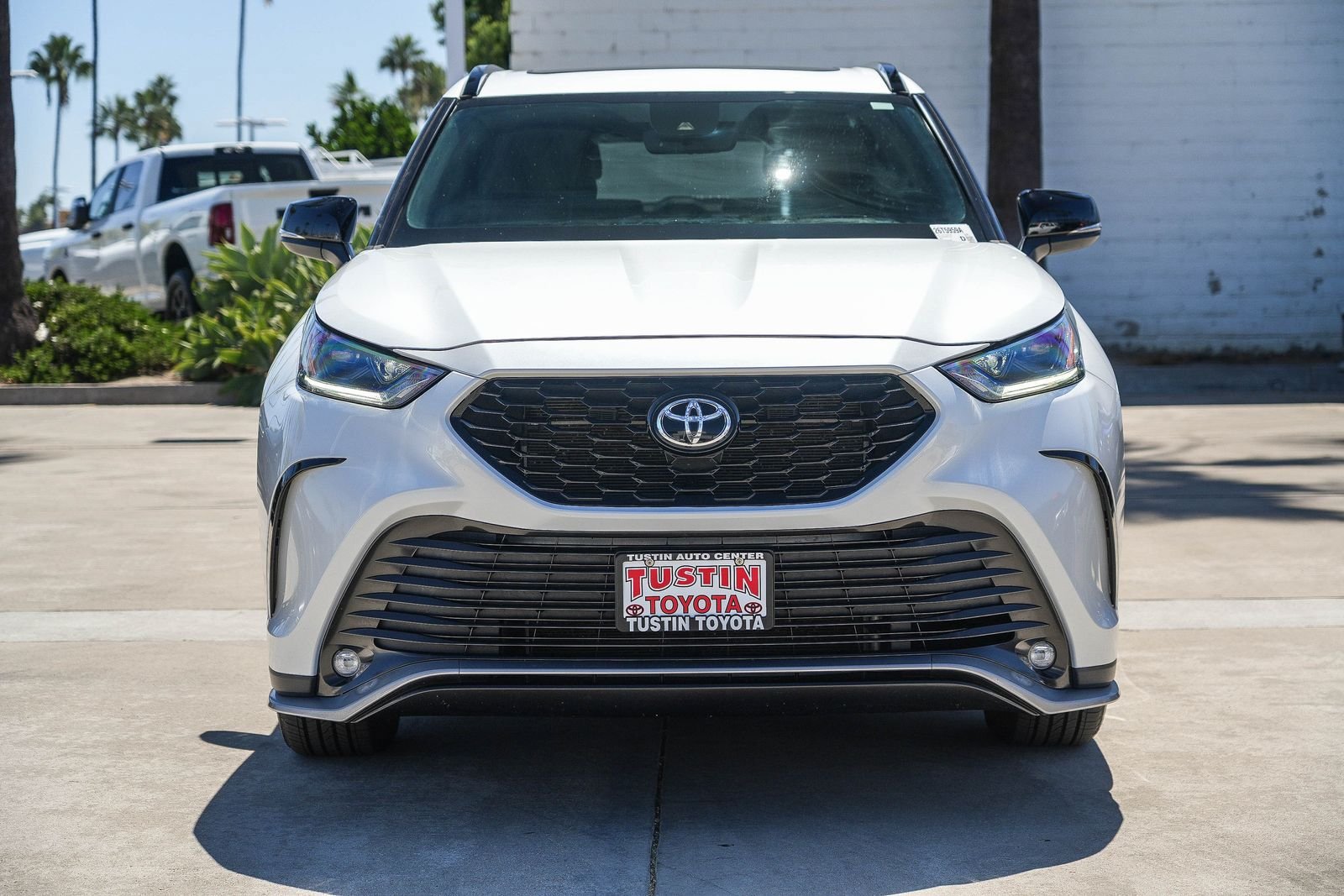 Used 2022 Toyota Highlander XSE FWD image 4