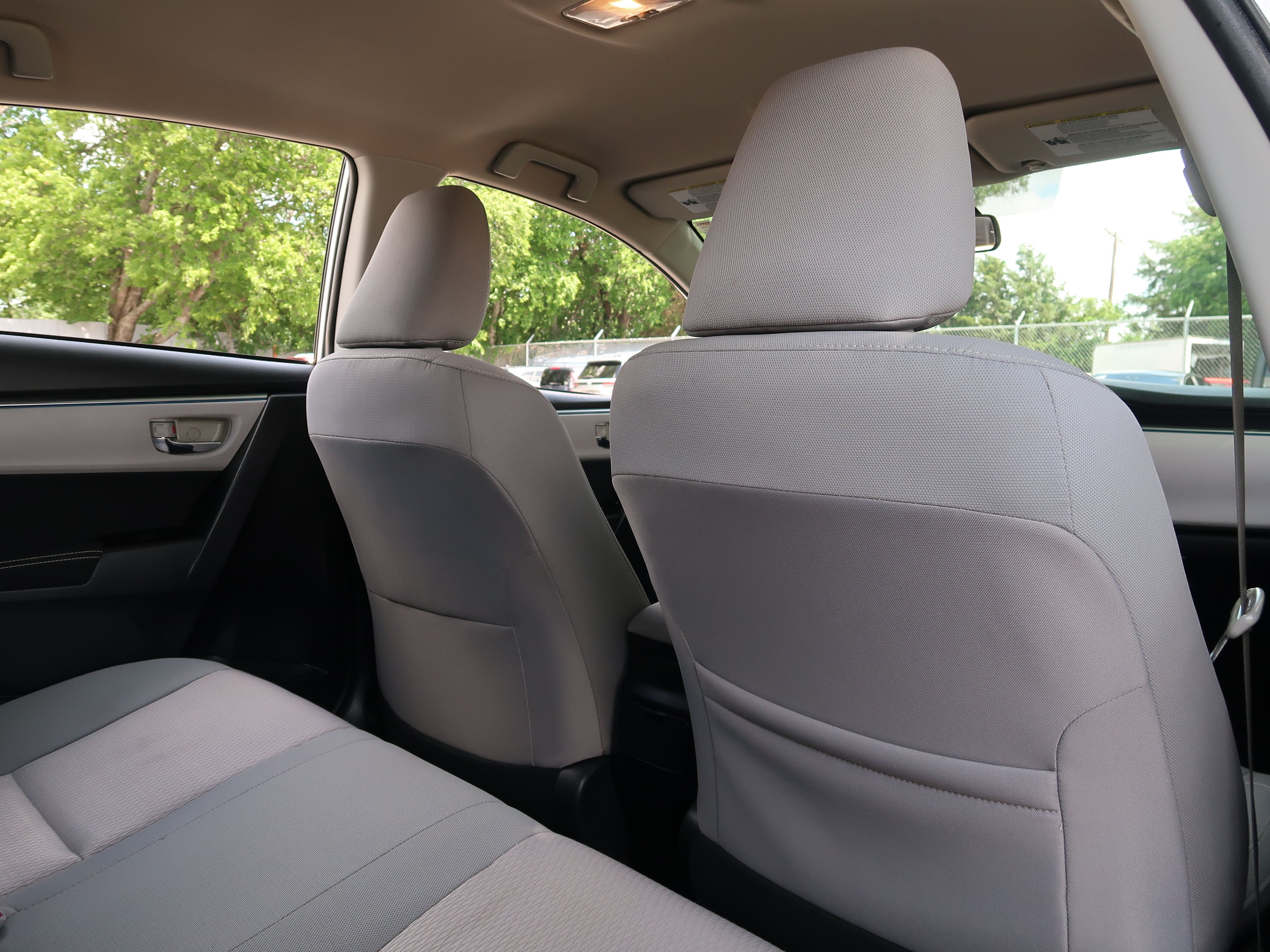 Used 2014 Toyota Corolla LE FWD image 29