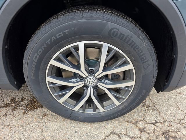 Used 2020 Volkswagen Tiguan SE w/ Panoramic Sunroof Package image 6