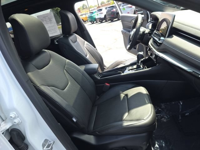 Used 2025 Jeep Compass Limited w/ Driver Assist Group I AWD/4WD image 46