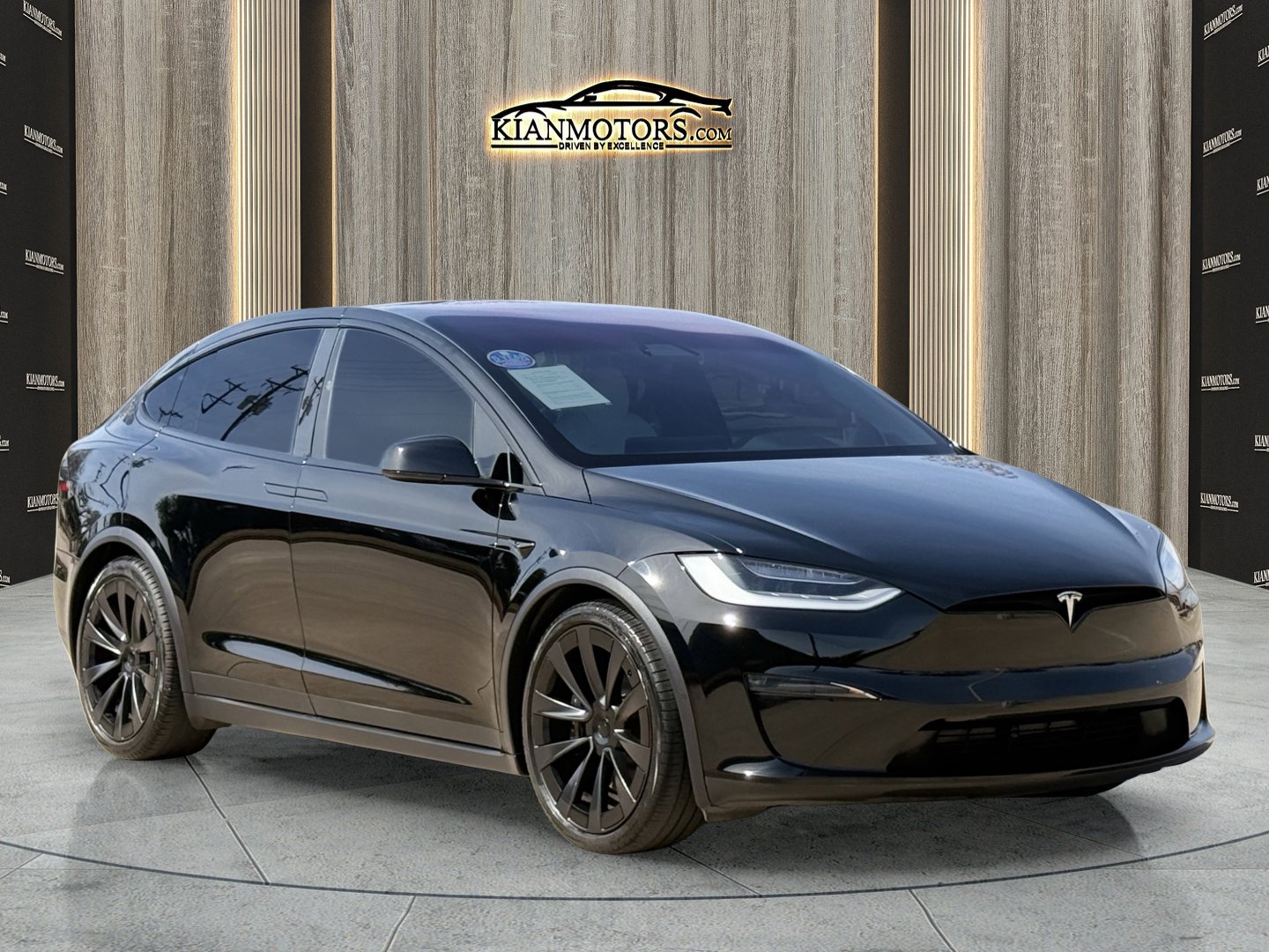 Used 2023 Tesla Model X image 1