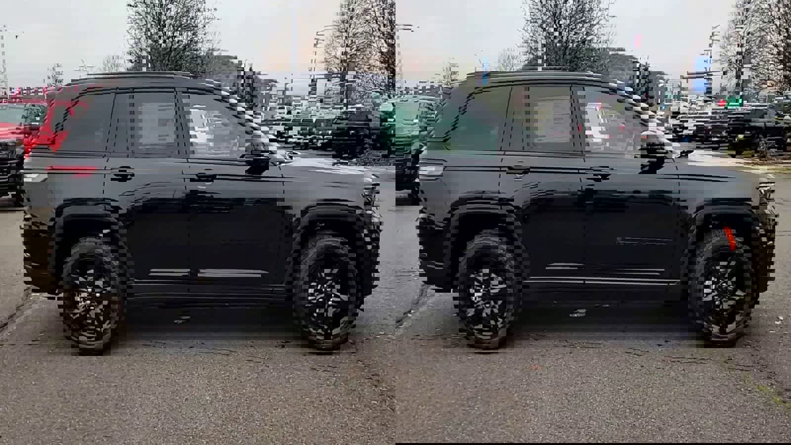 New 2025 Jeep Grand Cherokee Altitude w/ Trailer Tow Package image 9