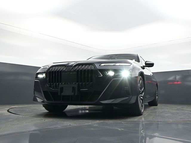 Used 2023 BMW 760i xDrive AWD/4WD image 32