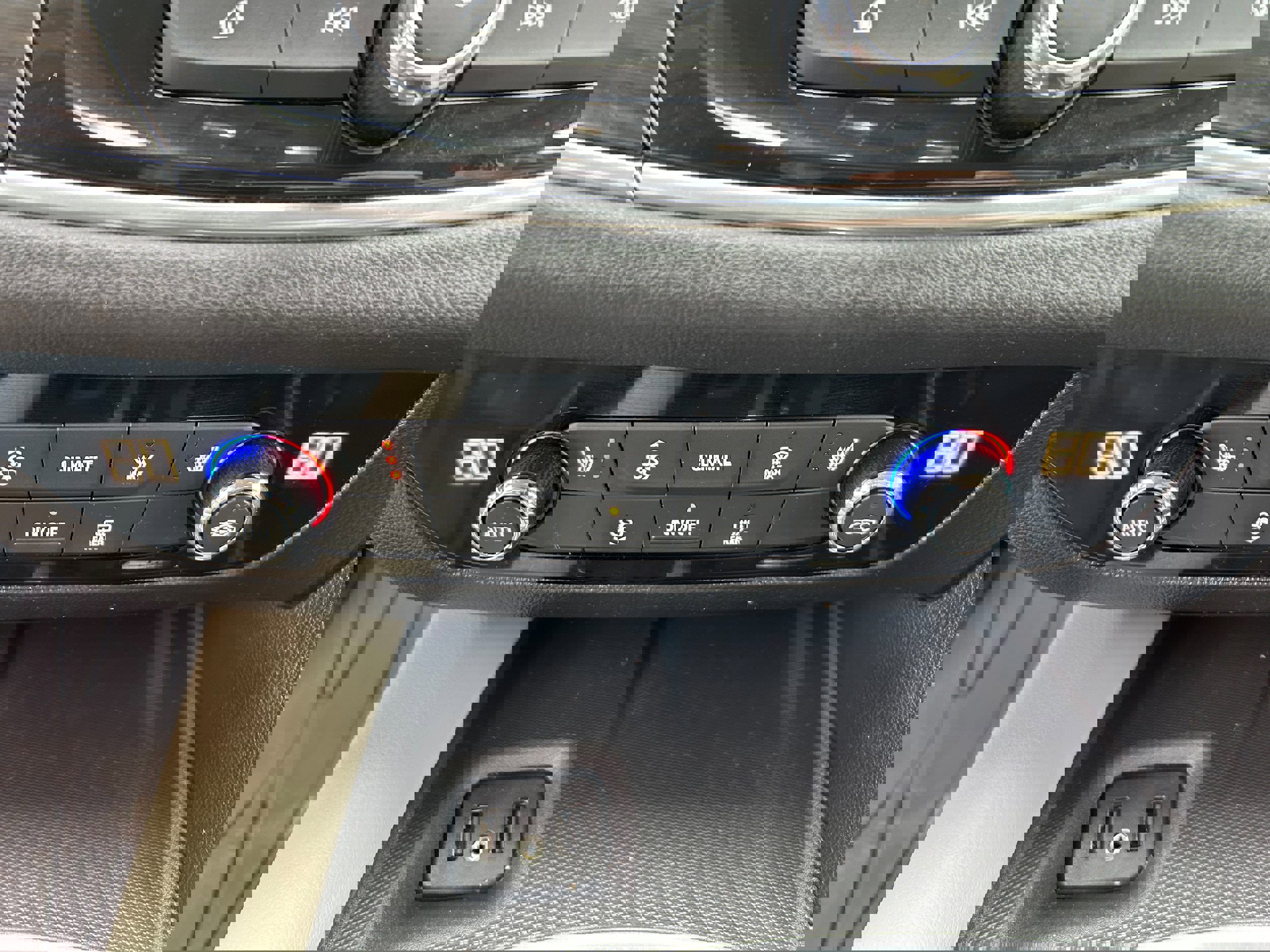 Used 2019 Buick Enclave Essence FWD image 22