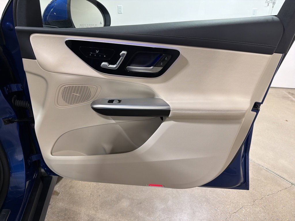 Used 2024 Mercedes-Benz GLC 300 4MATIC image 23