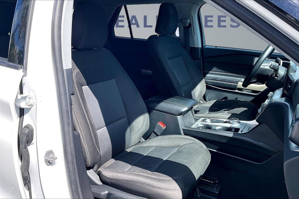 Used 2022 Ford Explorer XLT w/ Class IV Trailer Tow Package AWD/4WD image 30
