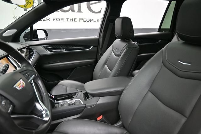 Used 2025 Cadillac XT6 Premium Luxury AWD/4WD image 17