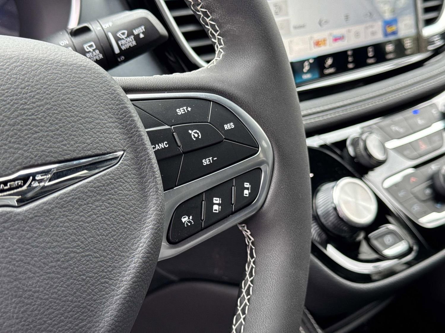 New 2026 Chrysler Pacifica Limited FWD image 33