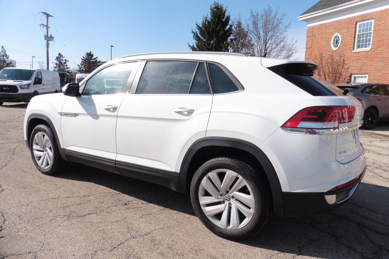 Used 2022 Volkswagen Atlas Cross Sport SE image 2