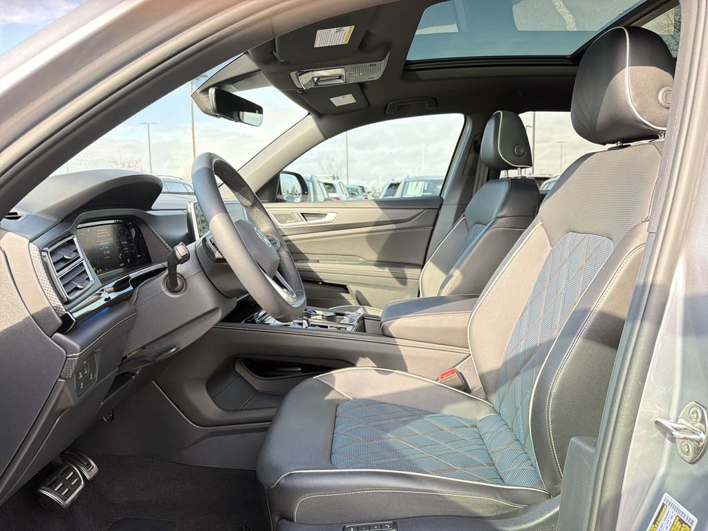 Used 2025 Volkswagen Atlas Cross Sport SEL Premium R-Line image 11