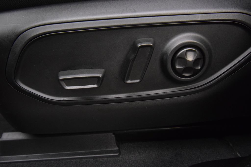 Used 2025 Jeep Grand Cherokee L Laredo w/ Luxury Tech Group I AWD/4WD image 30