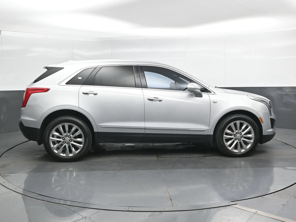 Used 2017 Cadillac XT5 Platinum w/ Driver Assist Package AWD/4WD image 4