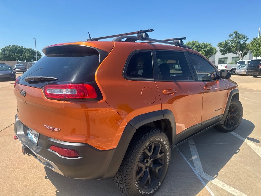 Used 2016 Jeep Cherokee Trailhawk w/ Comfort/Convenience Group AWD/4WD image 2