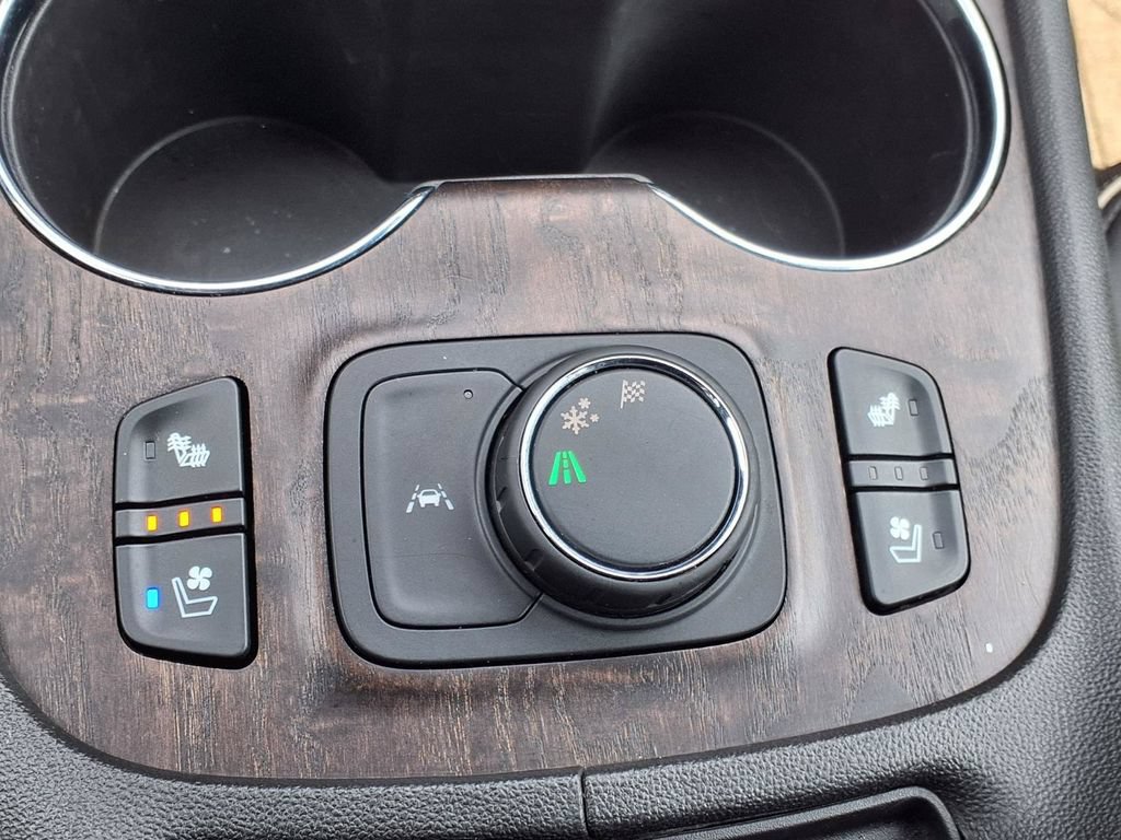 Used 2023 GMC Acadia Denali w/ Denali Technology Package FWD image 14