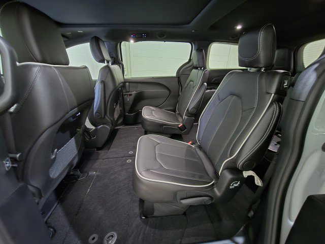 New 2026 Chrysler Pacifica Limited w/ S Appearance Package image 13