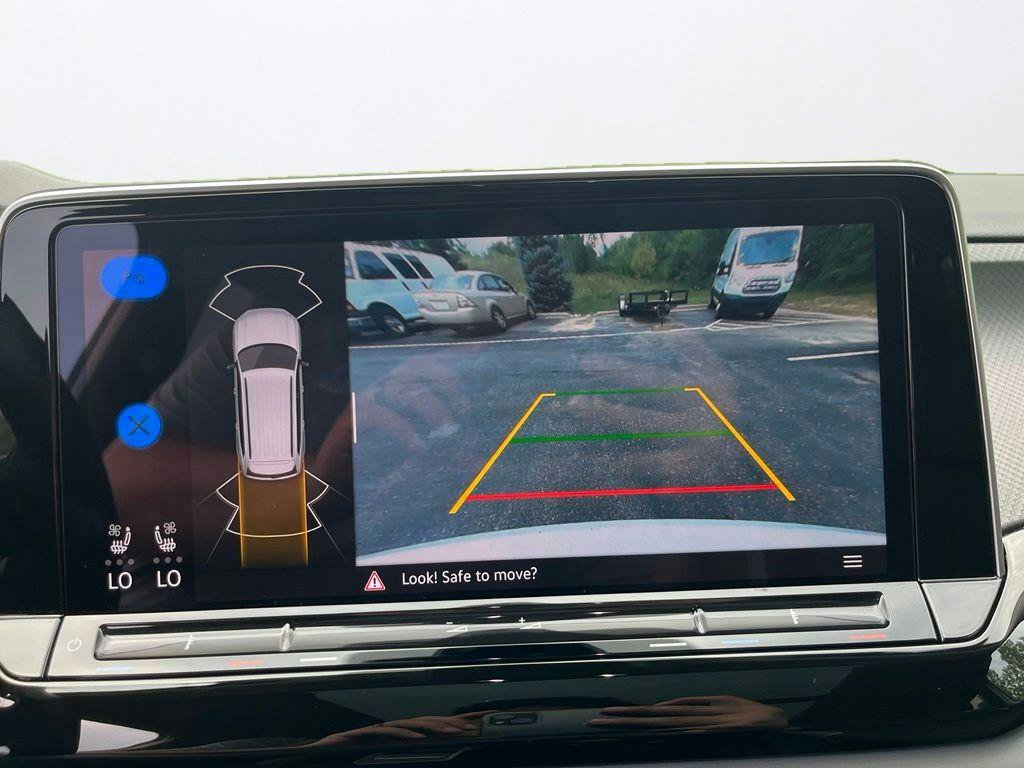 Certified 2024 Volkswagen Atlas Peak Edition SE AWD/4WD image 18