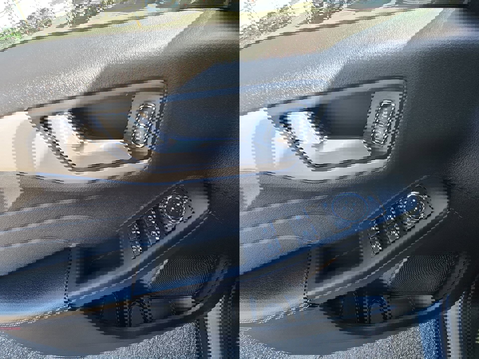 Used 2022 Ford Escape SEL image 15