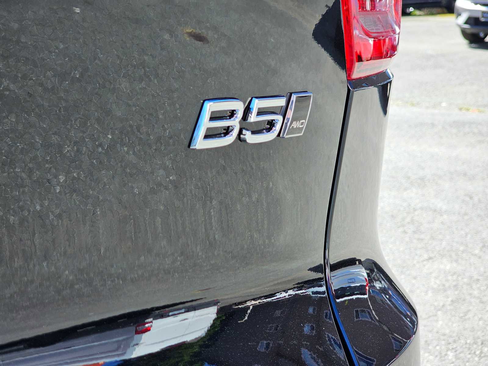 New 2025 Volvo XC40 B5 Ultra w/ Climate Package image 14