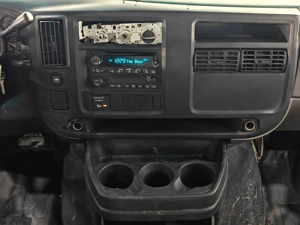 Used 2004 Chevrolet Express 3500 RWD image 5