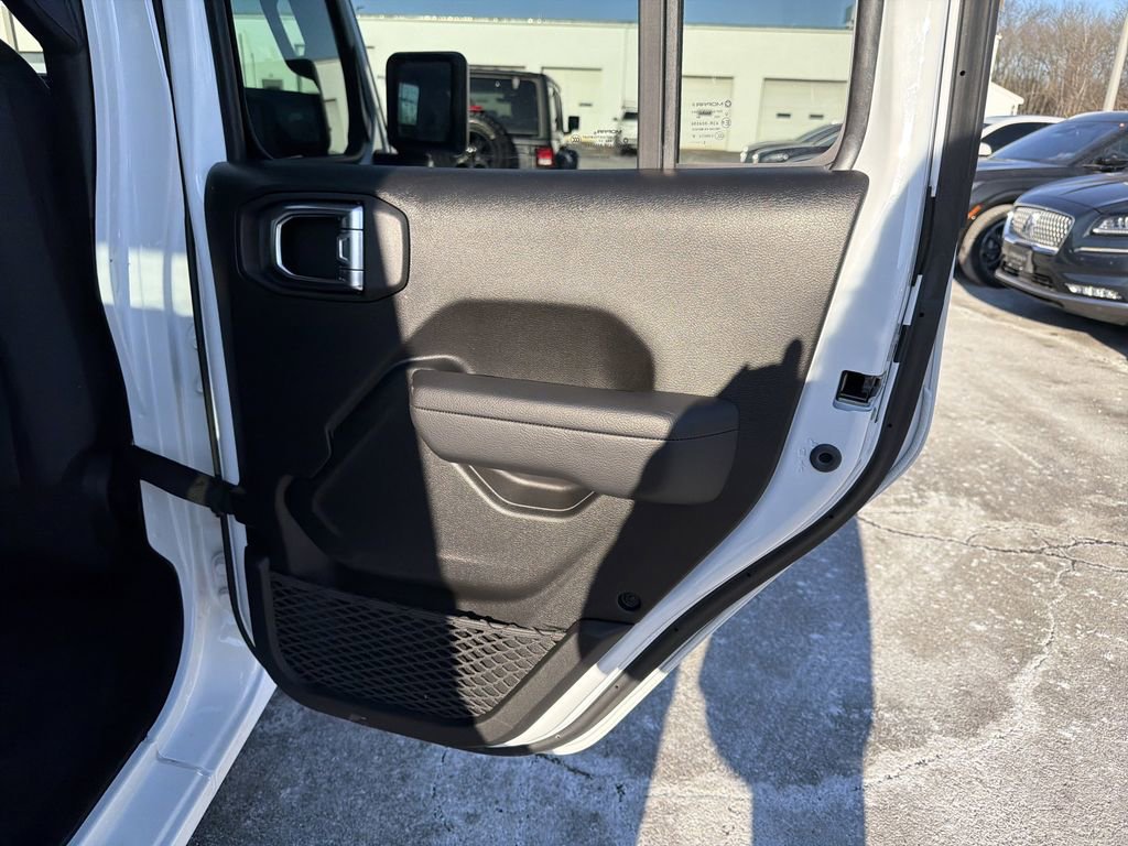 Used 2024 Jeep Wrangler Unlimited w/ Convenience Group AWD/4WD image 17