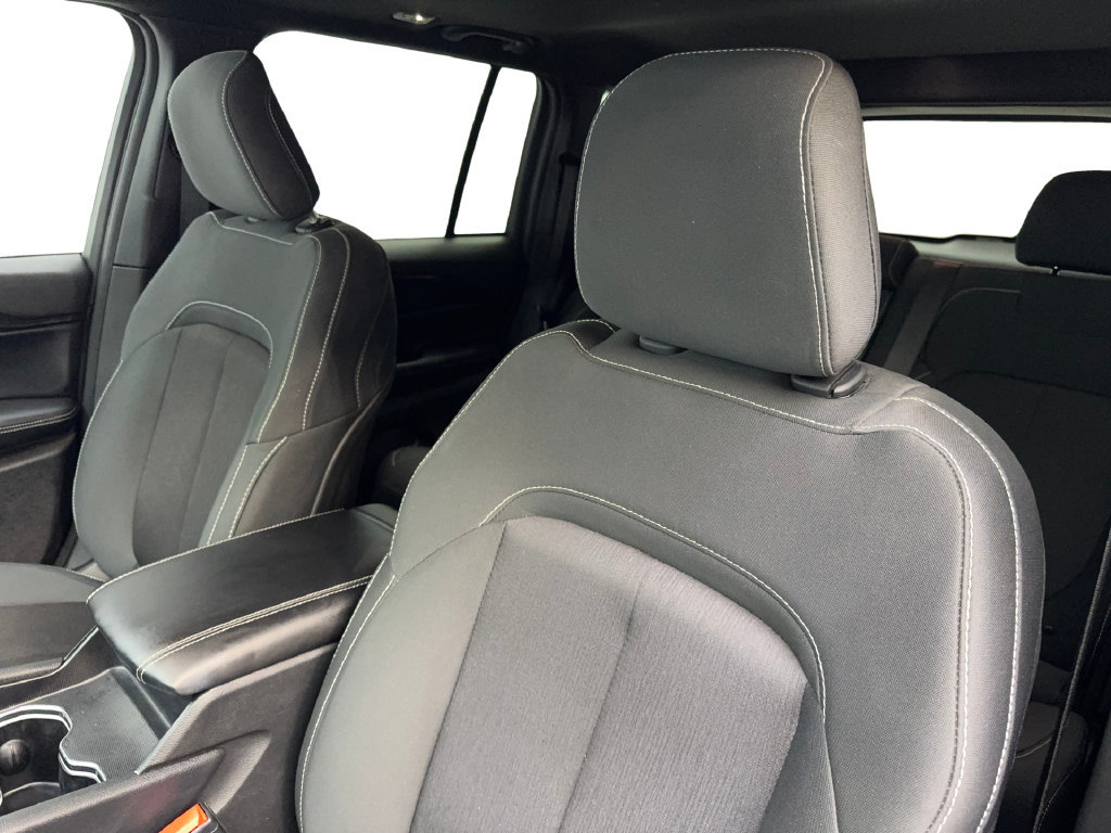 Used 2025 Jeep Grand Cherokee Laredo X AWD/4WD image 29