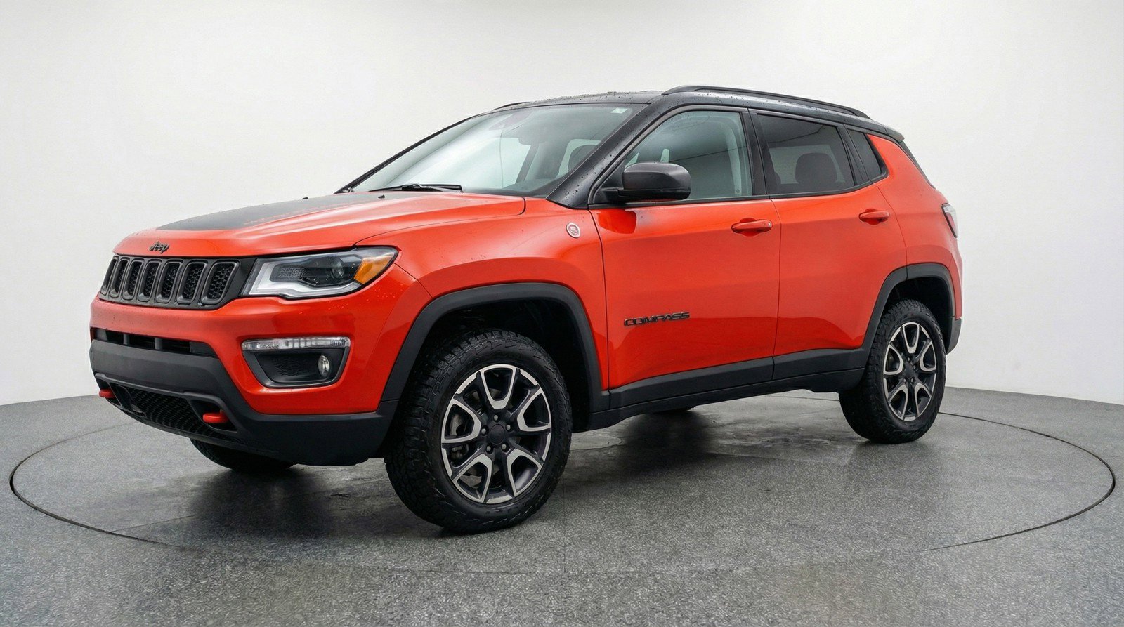 Used 2025 Jeep Compass Trailhawk AWD/4WD image 3