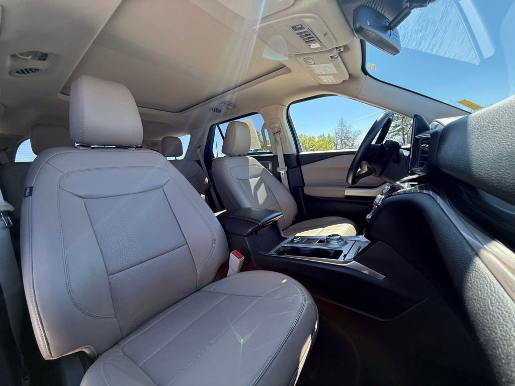 Used 2021 Ford Explorer Limited w/ Equipment Group 301A image 31
