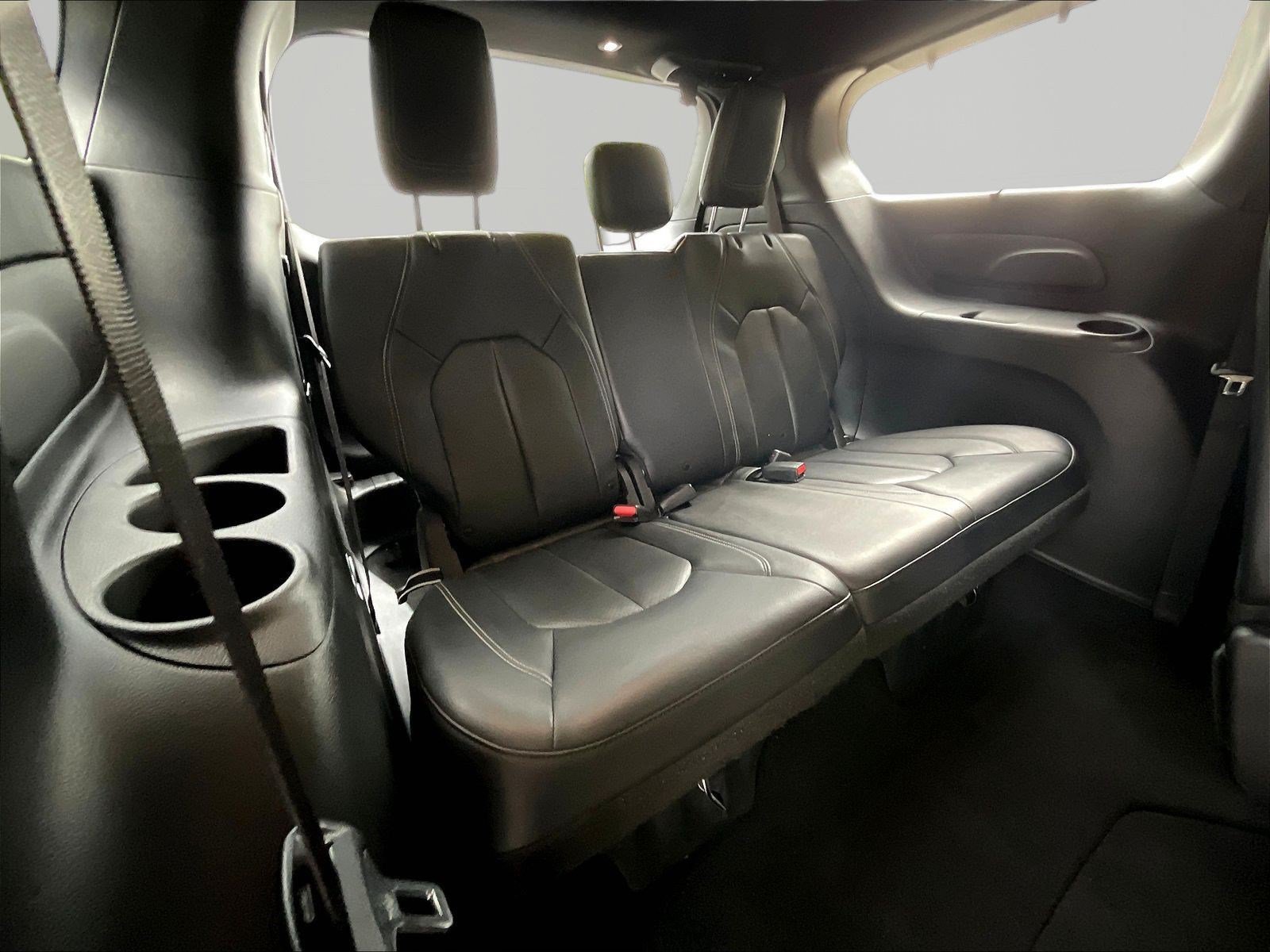 Used 2019 Chrysler Pacifica Touring-L w/ Advanced Safetytec Group FWD image 24