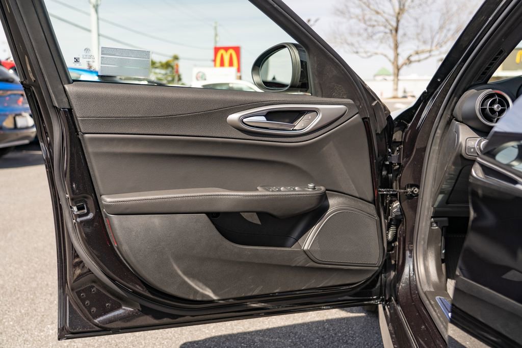 New 2025 Alfa Romeo Giulia w/ Veloce Package Rwd image 12