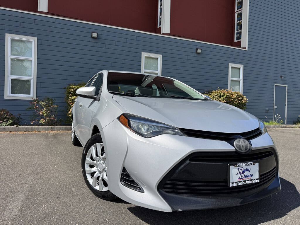 Used 2018 Toyota Corolla LE FWD image 1