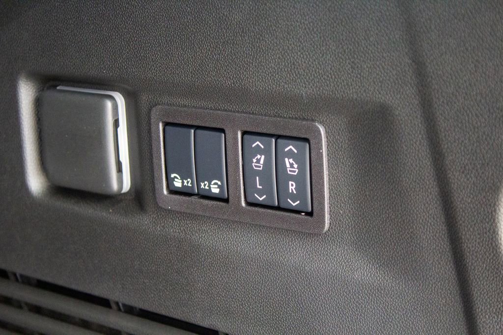 Used 2026 GMC Yukon Denali w/ Sun & Power Step Package AWD/4WD image 24