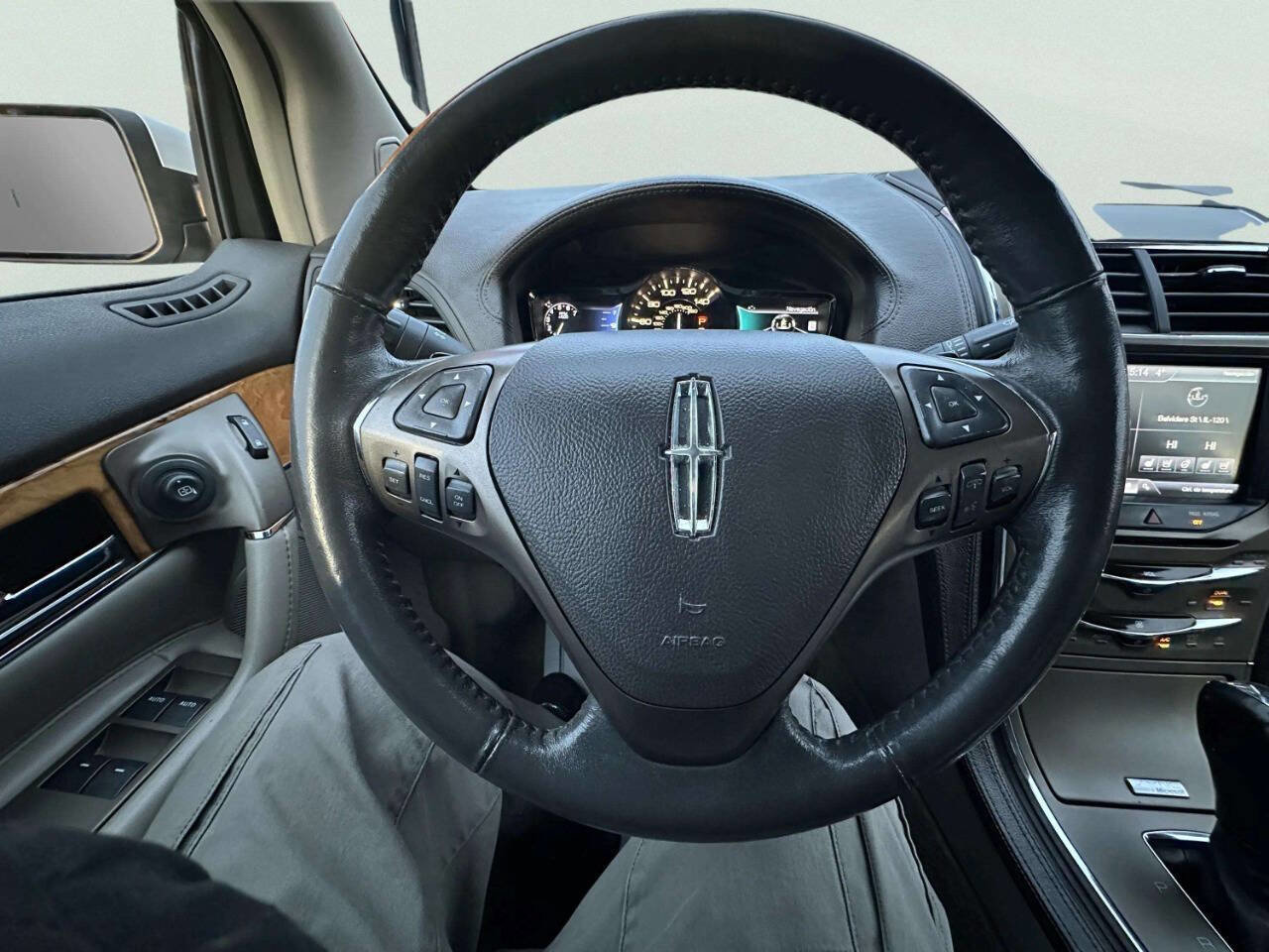 Used 2015 Lincoln MKX AWD w/ Equipment Group 102A image 15