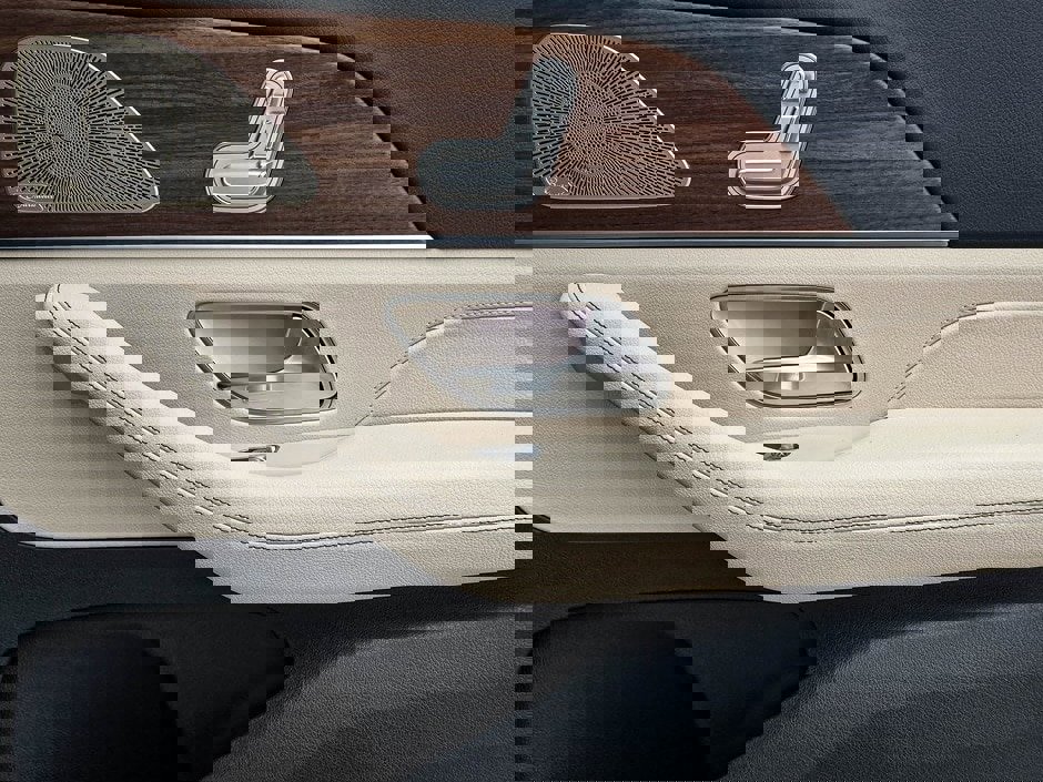 New 2026 Mercedes-Benz GLS 450 4MATIC image 36