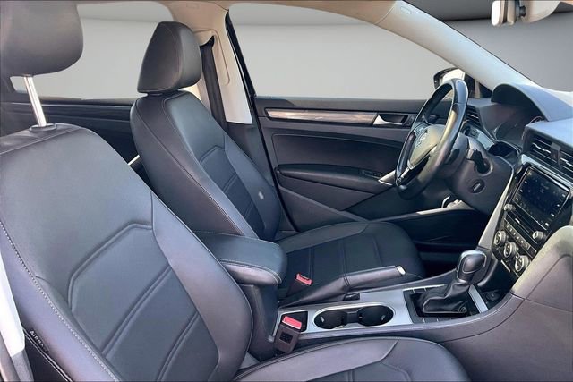 Used 2020 Volkswagen Passat 2.0T R-Line image 29