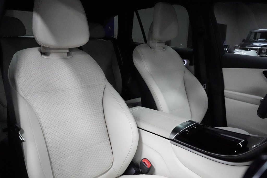 Used 2024 Mercedes-Benz GLC 300 4MATIC image 24