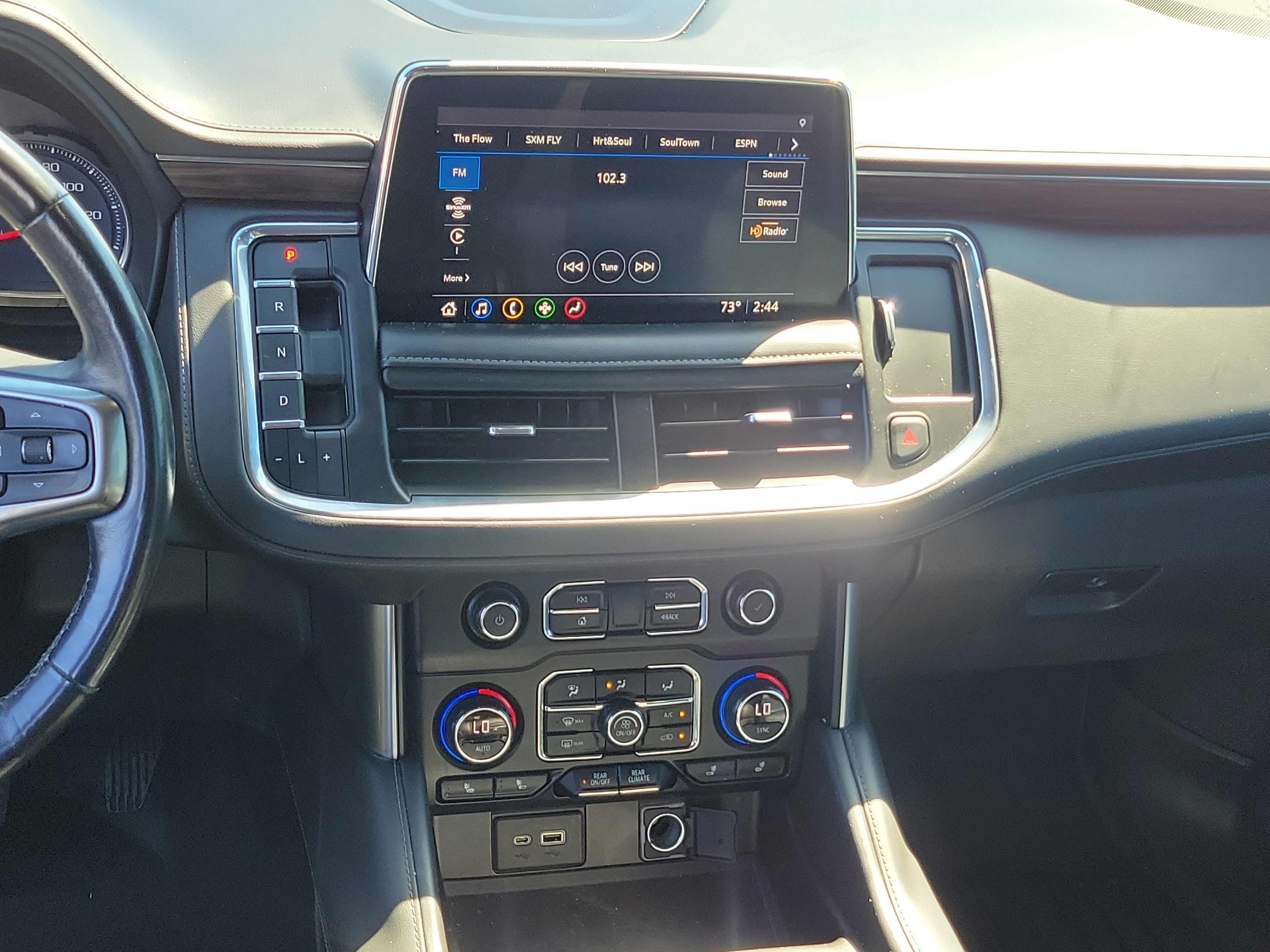 Used 2021 Chevrolet Suburban Z71 w/ Luxury Package image 18